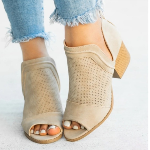 Qupid Shoes - 1 left! size 6.5, Run large